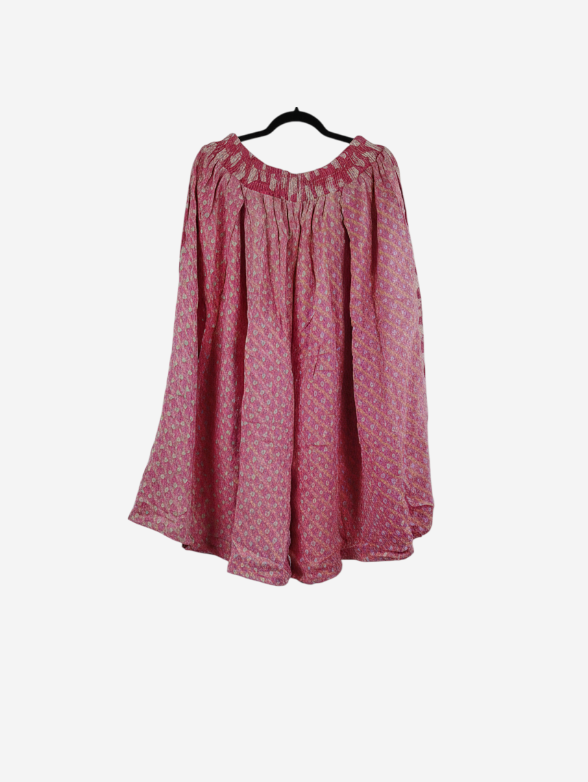 She Lives Beauty Pachuco Kantha capri pants in pink vintage cotton with pleated details and a relaxed fit.