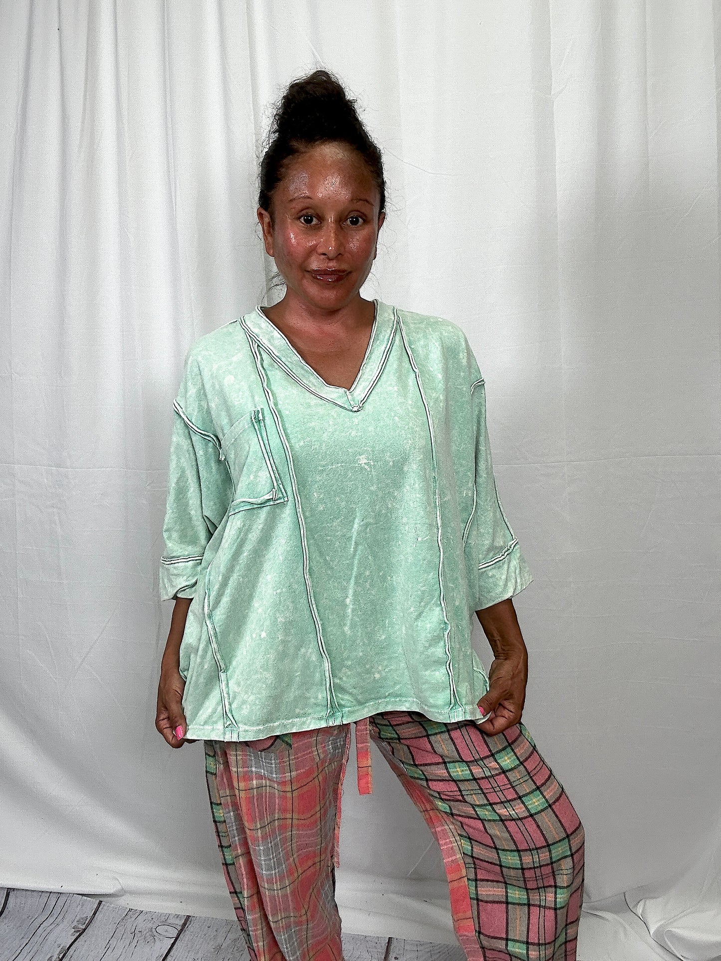 Mineral Wash Raw Detailed V-Neck Top (2 Options)