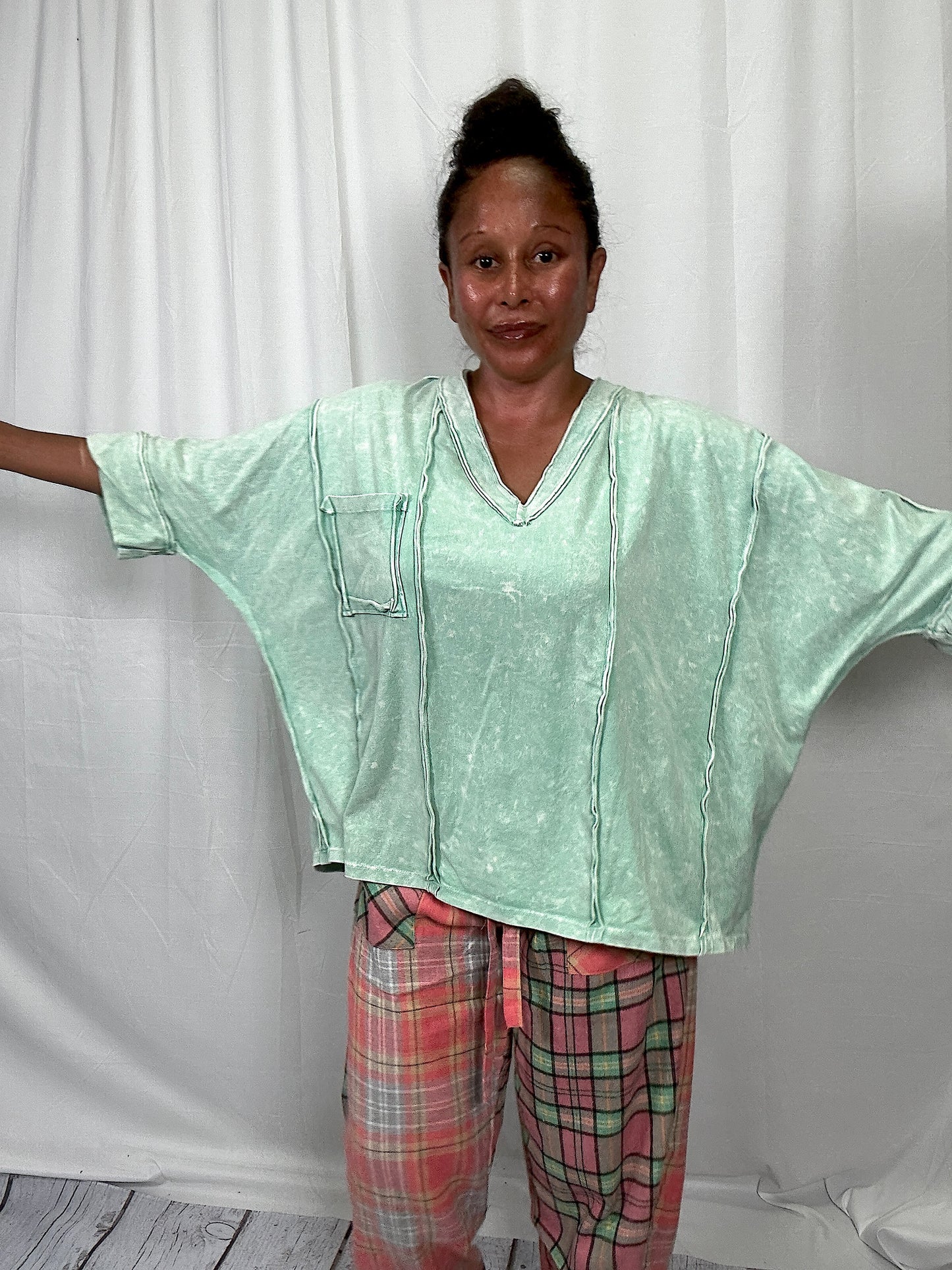 Mineral Wash Raw Detailed V-Neck Top (2 Options)