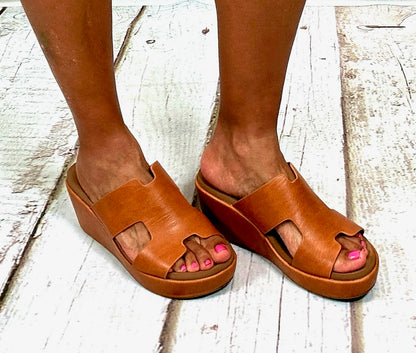Corky's Pucker Up Cognac Smooth Slide On