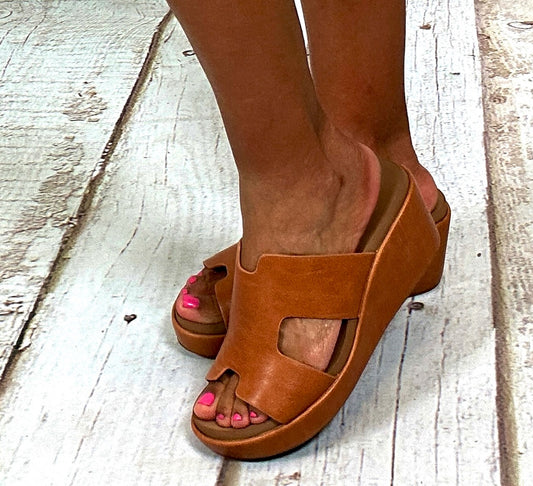 Corky's Pucker Up Cognac Smooth Slide On