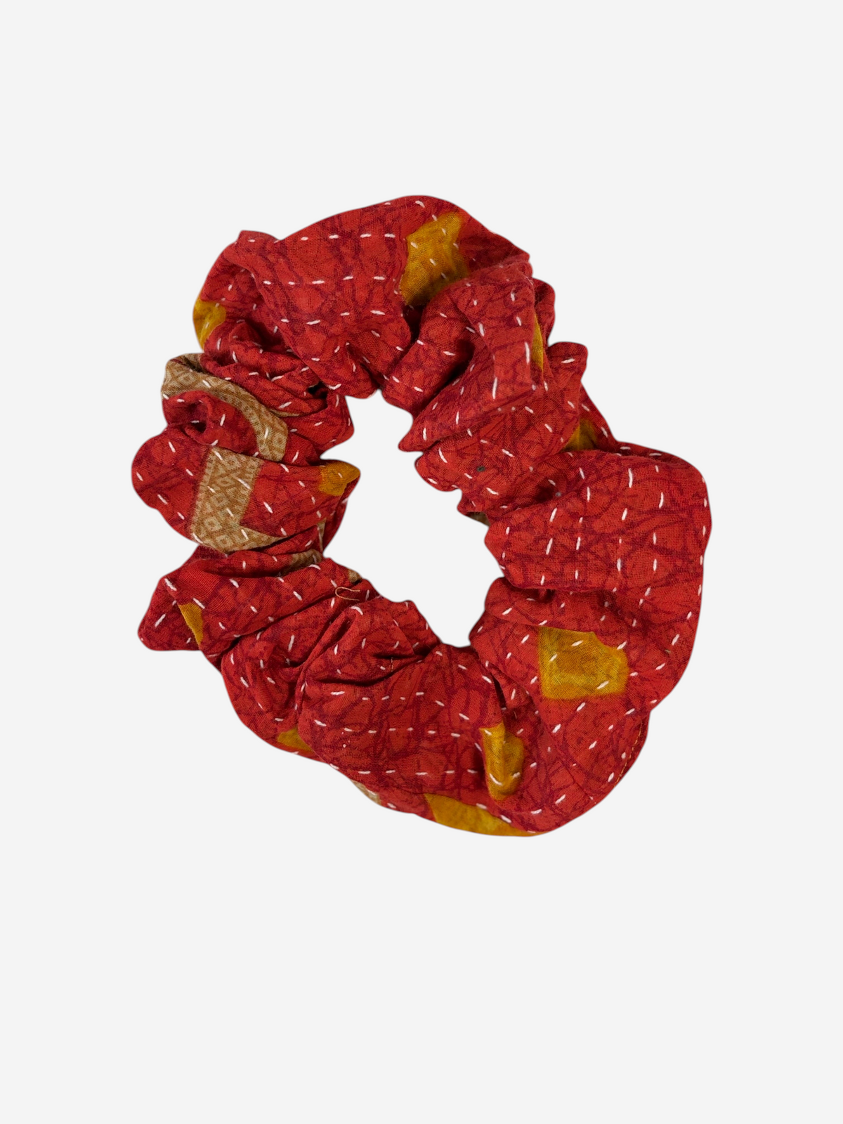 Scrunchie grande She Lives Beauty feito de algodão vintage com costura kantha em tons de vermelho e amarelo