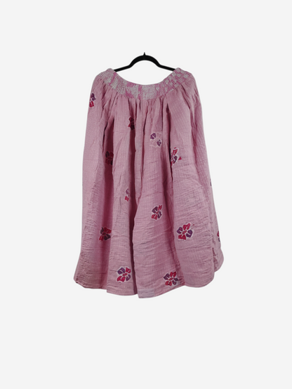 She Lives Beauty Pachuco Kantha capri pants in pink vintage cotton with floral embroidery and a relaxed pleated fit.