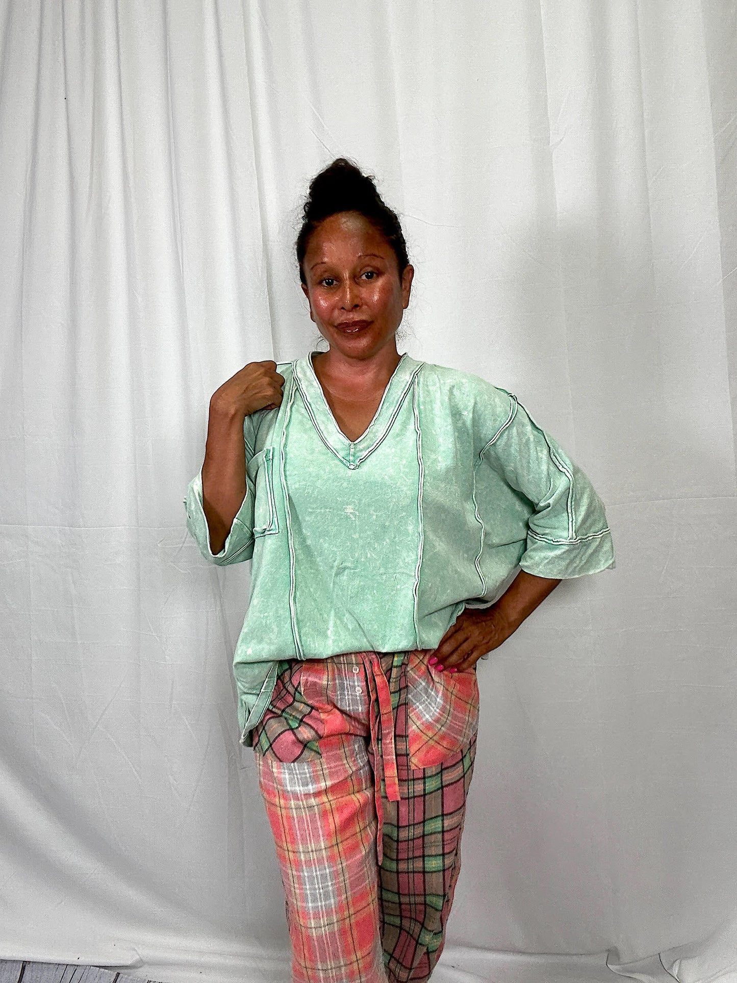 Mineral Wash Raw Detailed V-Neck Top (2 Options)